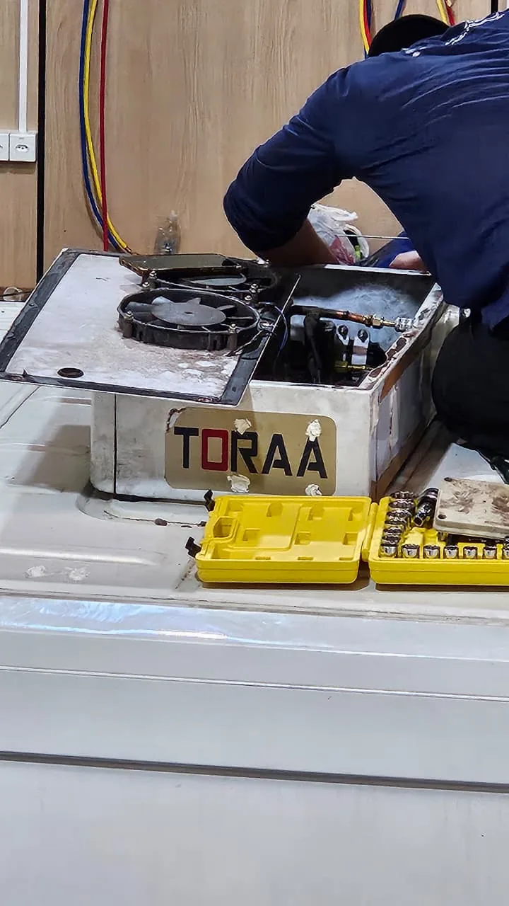 Equipamento de refrigeração em manutenção